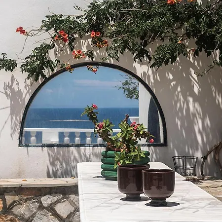 Roussa Suites