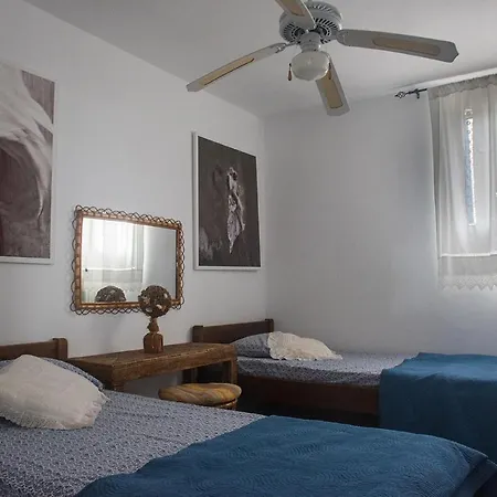 Roussa Suites *