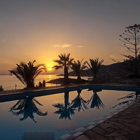 Roussa Suites *